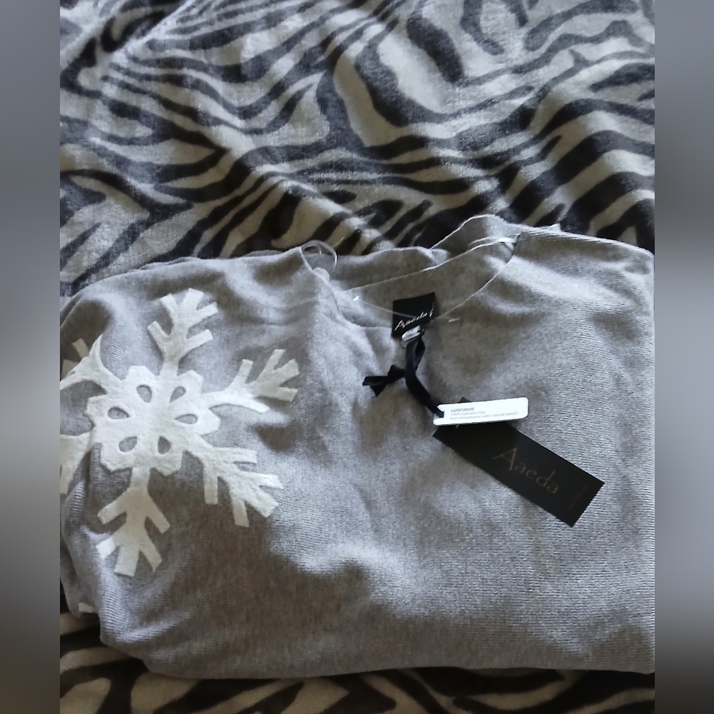 Aaeda Snowflake Thin Sweater
